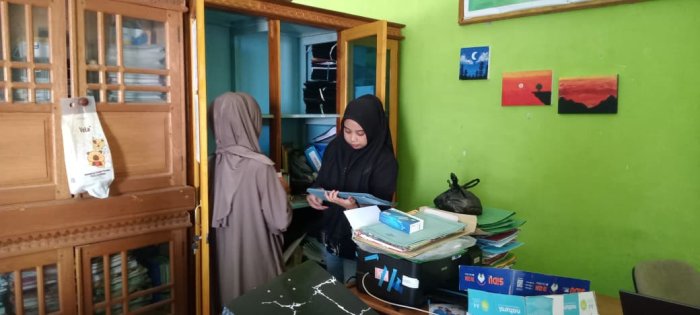 Staf TU MIN 1 Tebo Rapikan Administrasi Madrasah Sambut Antusias Tahun Ajaran Baru