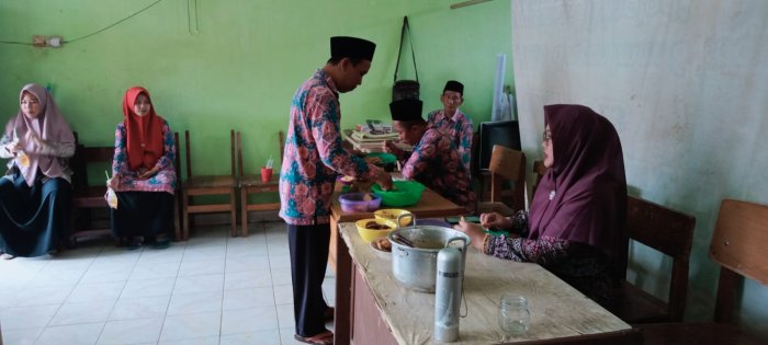 Dewan Guru MIN 1 Tebo Tingkatkan Kebersamaan dan  Kekompakan di Lingkungan Madrasah