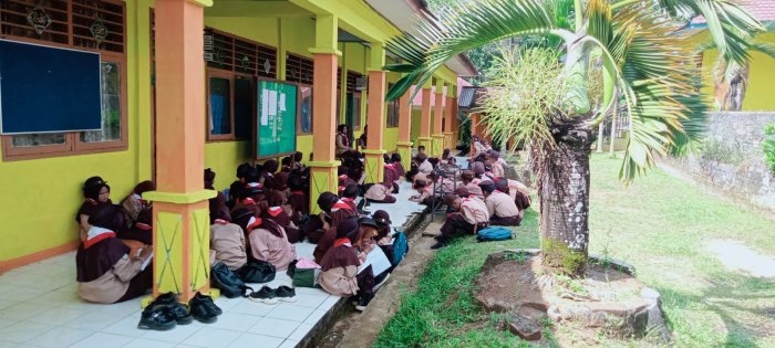 Siswa MIN 1 Tebo Antusias Ikuti Materi Pramuka Dengan Baik Siswa MIN 1 Tebo Antusias Ikuti Materi Pramuka Dengan Baik