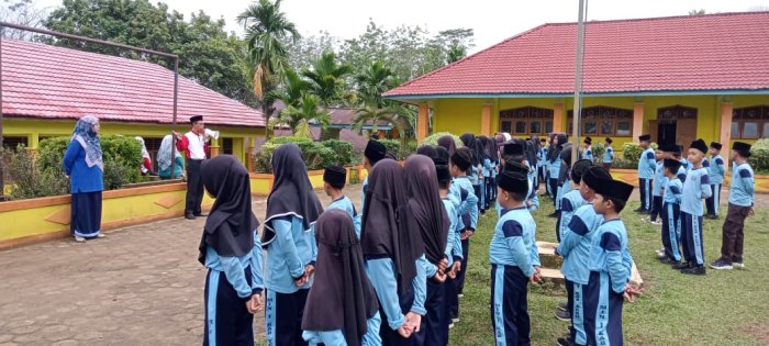 Kepala MIN 1 Tebo Sampaikan Pengumuman Penting Untuk Seluruh Siswa di Madrasah