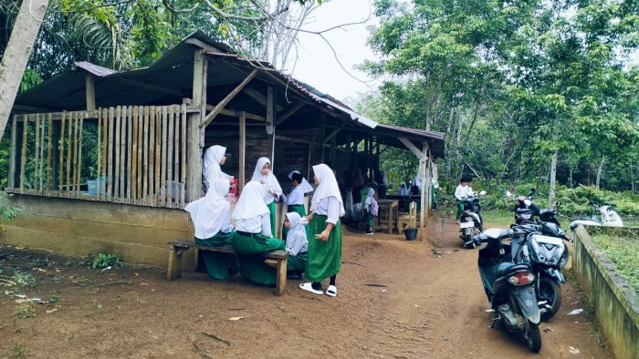 Kantin MIN 1 Tebo Sediakan Menu Sehat dan Bergizi untuk Siswa Kantin MIN 1 Tebo Sediakan Menu Sehat dan Bergizi untuk Siswa