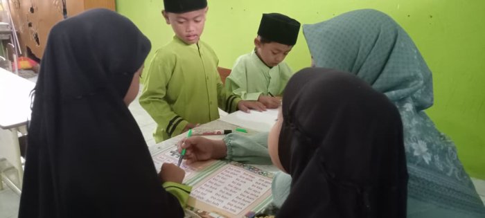 Siswa Kelas IB Ikuti Kegiatan Literasi Membaca Bersama Wali Kelas Dengan Antusias Siswa Kelas IB Ikuti Kegiatan Literasi Membaca Bersama Wali Kelas Dengan Antusias