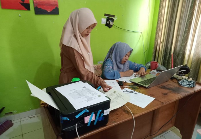 Operator dan Staf TU MIN 1 Tebo Gelar Cetak Traskip Nilai Ijazah Untuk Alumni Tahun Ajaran 2025/2026 Operator dan Staf TU MIN 1 Tebo Gelar Cetak Traskip Nilai Ijazah Untuk Alumni Tahun Ajaran 2025/2026