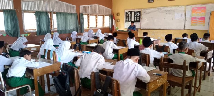 Siswa Kelas Rendah MIN 1 Tebo Tunjukkan Keseriusan Dalam Tuntut Ilmu di Madrasah
