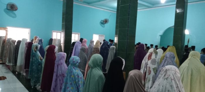 Keluarga Besar MIN 1 Tebo Rutin Laksanakan Sholat Dzuhur Berjamaah