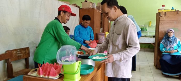 Dewan Guru MIN 1 Tebo Gelar Makan Bersama Pererat Kebersamaan Dewan Guru MIN 1 Tebo Gelar Makan Bersama Pererat Kebersamaan