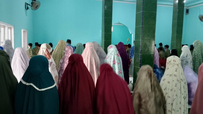 MIN 1 Tebo Biasakan Siswa Laksanakan Sholat Dzuhur Berjamaah