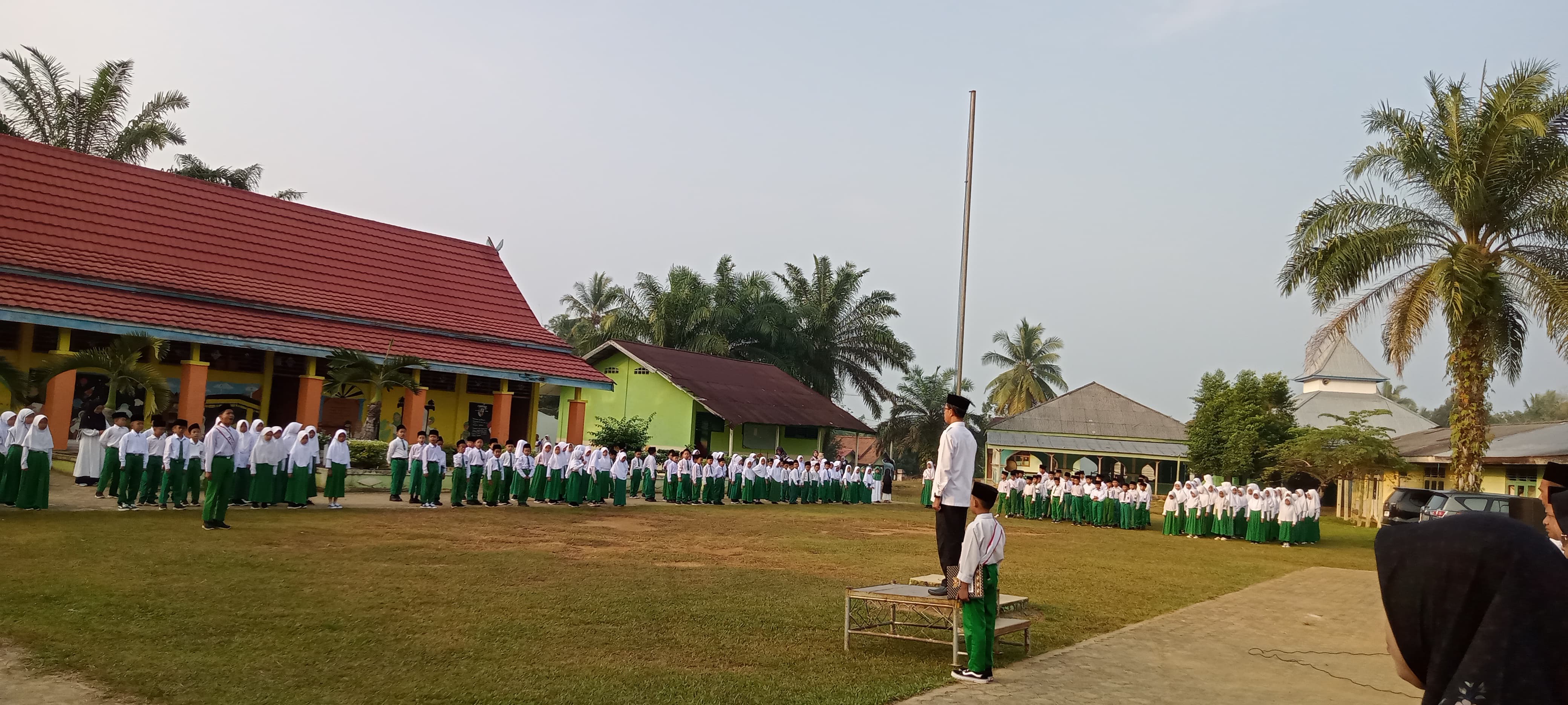 USUNG TEMA DISIPLIN, UPACARA PERDANA MIN 1 TEBO