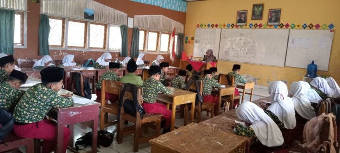 Siswa MIN 1 Tebo Antusias Ikuti Pembelajaran Bersama Dewan Guru di Madrasah