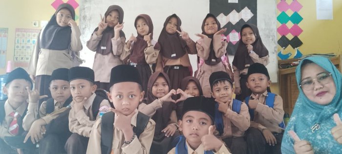 Seluruh Siswa Kelas 1A Ukir Kebahagiaan Usai Pelaksanaan Sumatif Akhir Semester Ganjil