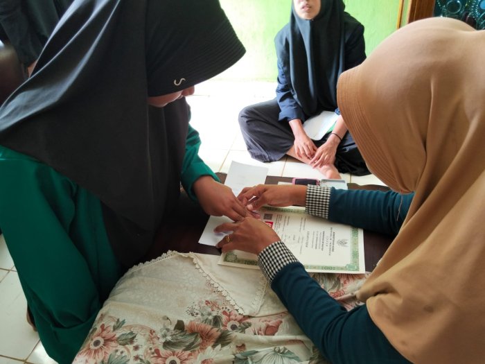 Alumni MIN 1 Tebo Lakukan Sidik Jari Ijazah Bersama di Madrasah Tercinta Alumni MIN 1 Tebo Lakukan Sidik Jari Ijazah Bersama di Madrasah Tercinta