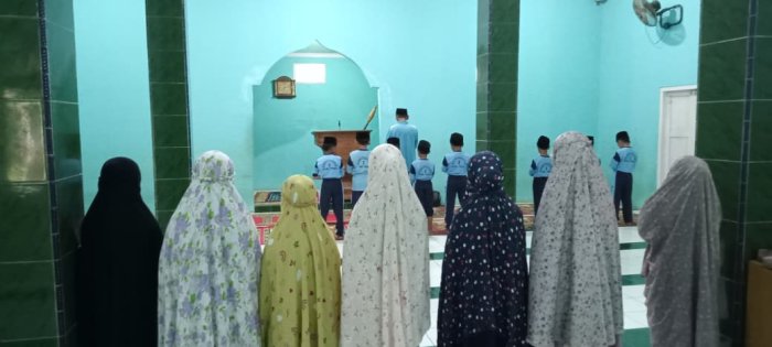 Siswa Kelas 3 MIN 1 Tebo Rutin Laksanakan Sholat Dhuha