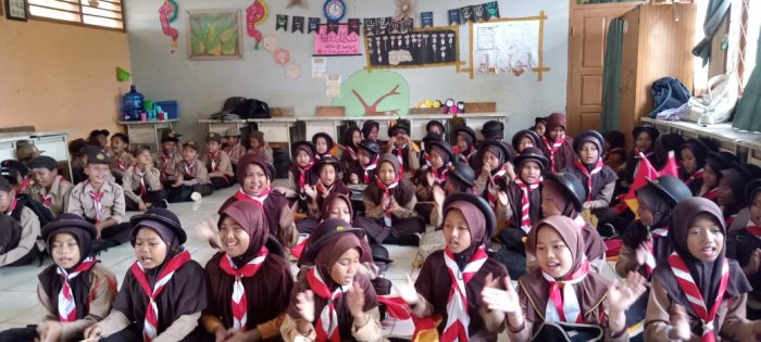 Ekstrakurikuler Pramuka MIN 1 Tebo Bentuk Disiplin Siswa