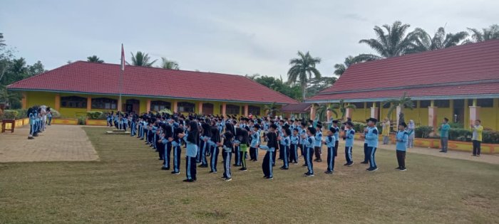 Keluarga Besar MIN 1 Tebo Gelar Pembiasaan Senam  Jaga Kesehatan di Lingkungan Madrasah
