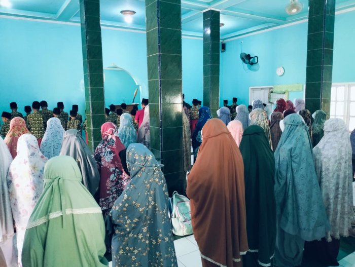Siswa MIN 1 Tebo Tingkatkan Iman dan Taqwa, Ikuti Pelaksanaan Sholat Dzuhur Berjamaah di Masjid Siswa MIN 1 Tebo Tingkatkan Iman dan Taqwa, Ikuti Pelaksanaan Sholat Dzuhur Berjamaah di Masjid