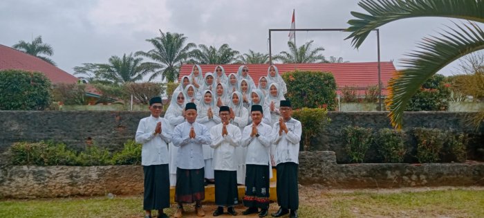 Sarung Jadi Busana Wajib Apel Hari Santri Nasional Tahun 2025 Sarung Jadi Busana Wajib Apel Hari Santri Nasional Tahun 2025