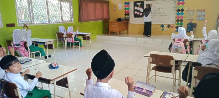 Siswa Kelas Rendah MIN 1 Tebo Tingkatkan Semangat Belajar Bersama Dewan Guru