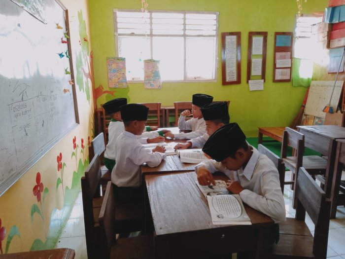 Siswa MIN 1 Tebo Laksanakan Kunjungan Pustaka Tingkatkan Minat Baca Setiap Hari