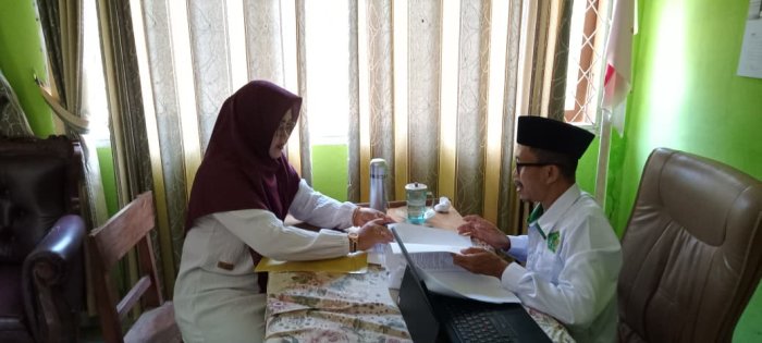 Kepala MIN 1 Tebo Supervisi Guru Kelas Rendah
