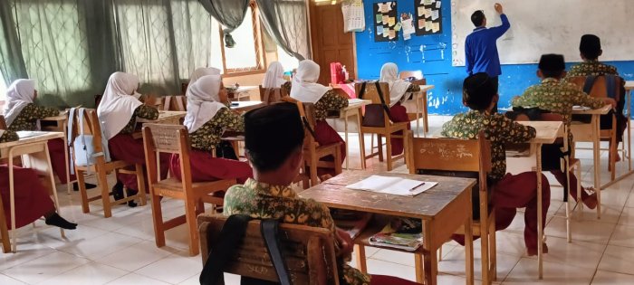 Siswa Kelas Tinggi MIN 1 Tebo Tunjukkan Keseriusan Dalam Mengikuti Pembelajaran di Madrasah