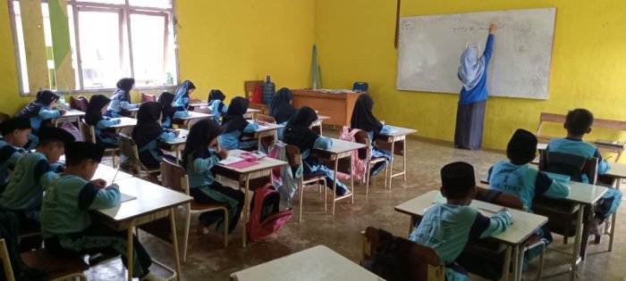Siswa MIN 1 Tebo Antusias Ikuti Pembelajaran di Kelas Bersama Dewan Guru