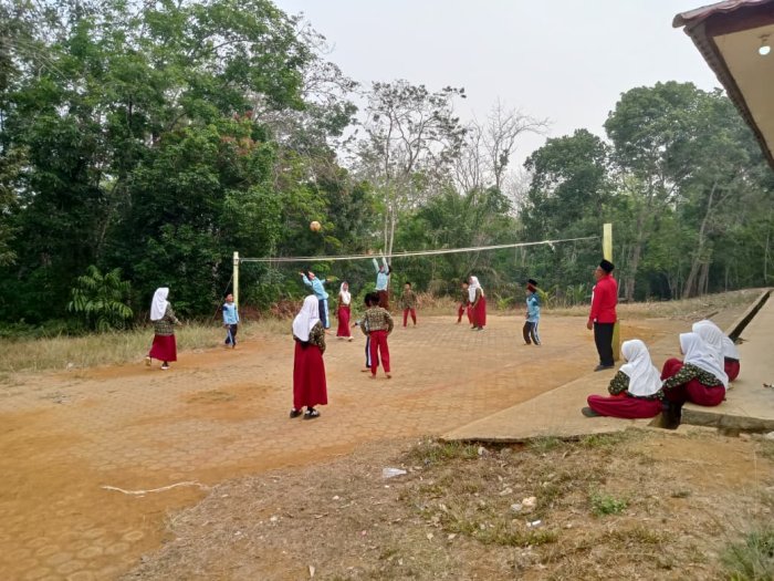 Siswa MIN 1 Tebo Aktifkan Kembangkan Bakat Olahraga Saat Jam Istirahat Berlangsung