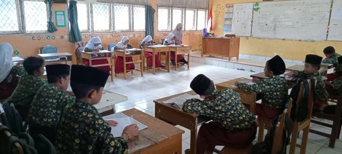 Siswa Kelas Tinggi MIN 1 Tebo Antusias Ikuti Pembelajaran Siswa Kelas Tinggi MIN 1 Tebo Antusias Ikuti Pembelajaran