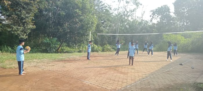 Siswa MIN 1 Tebo Aktif Asah Kemampuan Pada Bidang Olahraga di Lingkungan Madrasah Siswa MIN 1 Tebo Aktif Asah Kemampuan Pada Bidang Olahraga di Lingkungan Madrasah