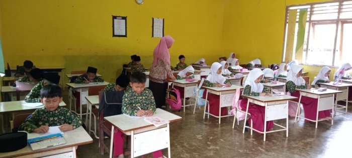 Siswa Kelas Rendah  MIN 1 Tebo Antusias Ikuti Pembelajaran di Kelas