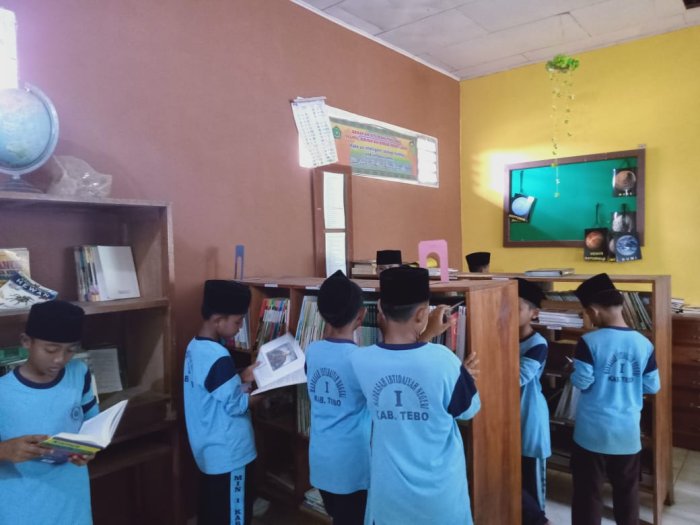 Siswa MIN 1 Tebo Tingkatkan Minat Membaca di Perpustakaan