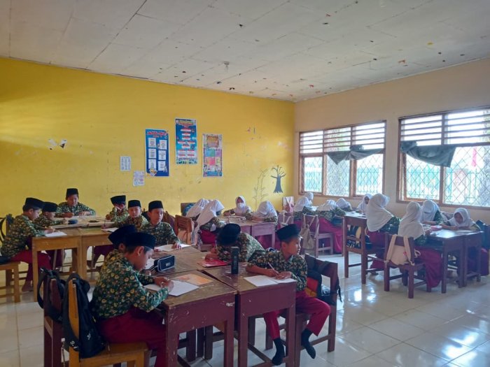 Siswa MIN 1 Tebo Antusias Kembali Gelar Kegiatan Belajar Tatap Muka, Usai Pembelajaran Daring Berlangsung Siswa MIN 1 Tebo Antusias Kembali Gelar Kegiatan Belajar Tatap Muka, Usai Pembelajaran Daring Berlangsung