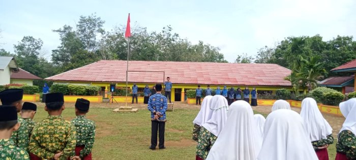 Kepala MIN 1 Tebo Mengajak Seluruh Siswa Teladani Nilai Pancasila