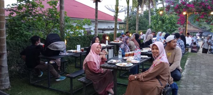 Dewan Guru MIN 1 Tebo Gelar Acara Buka Bersama (Bukber)  Pererat Kekeluargaan