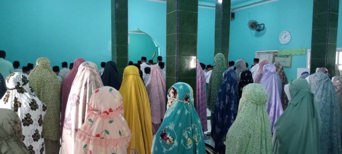 Siswa MIN 1 Tebo Rutin Ikuti Pembiasaan  Sholat Dzuhur Berjamaah di Lingkungan Madrasah