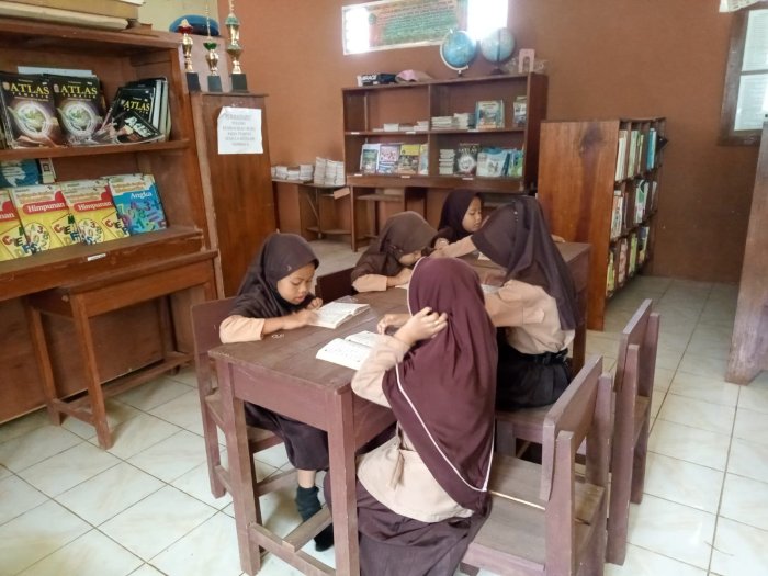 Siswa MIN 1 Tebo Laksanakan Kunjungan Pustaka,Tingkatkan Kegemaran Literasi di Madrasah Siswa MIN 1 Tebo Laksanakan Kunjungan Pustaka,Tingkatkan Kegemaran Literasi di Madrasah