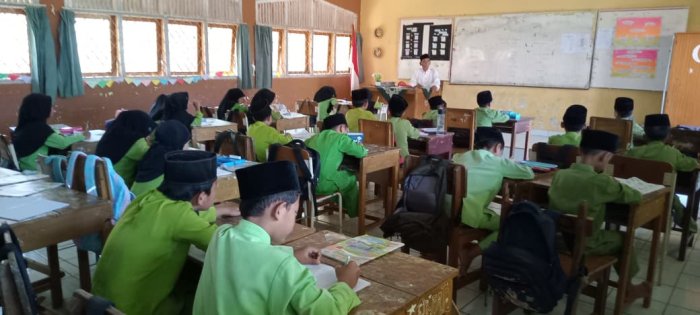 Jumat Berkah Memotivasi Siswa Kelas Rendah MIN 1 Tebo Antusias Belajar Jumat Berkah Memotivasi Siswa Kelas Rendah MIN 1 Tebo Antusias Belajar