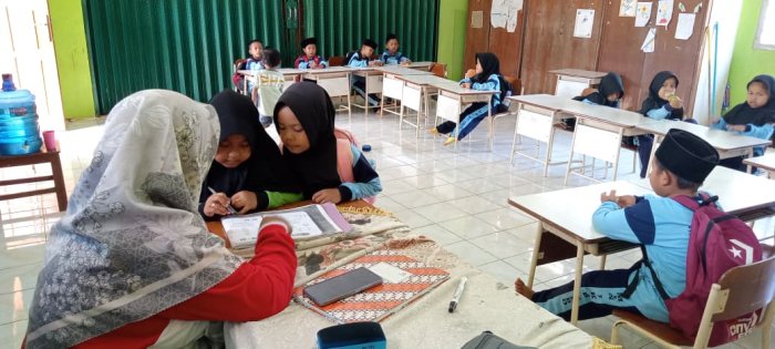 Siswa Kelas Rendah MIN 1 Tebo Aktif Kuatkan Literasi Membaca Bersama Dewan Guru Siswa Kelas Rendah MIN 1 Tebo Aktif Kuatkan Literasi Membaca Bersama Dewan Guru