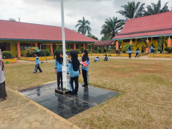 Siswa Kelas VIB Gelar Latihan Bersama,Persiapkan Diri Menjadi Petugas Upacara Bendera di Hari Senin Siswa Kelas VIB Gelar Latihan Bersama,Persiapkan Diri Menjadi Petugas Upacara Bendera di Hari Senin