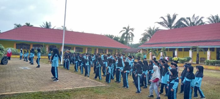 Keluarga Besar MIN 1 Tebo Gelar Senam Sehat Bersama, Ciptakan Tubuh Yang Sehat dan Kuat Keluarga Besar MIN 1 Tebo Gelar Senam Sehat Bersama, Ciptakan Tubuh Yang Sehat dan Kuat