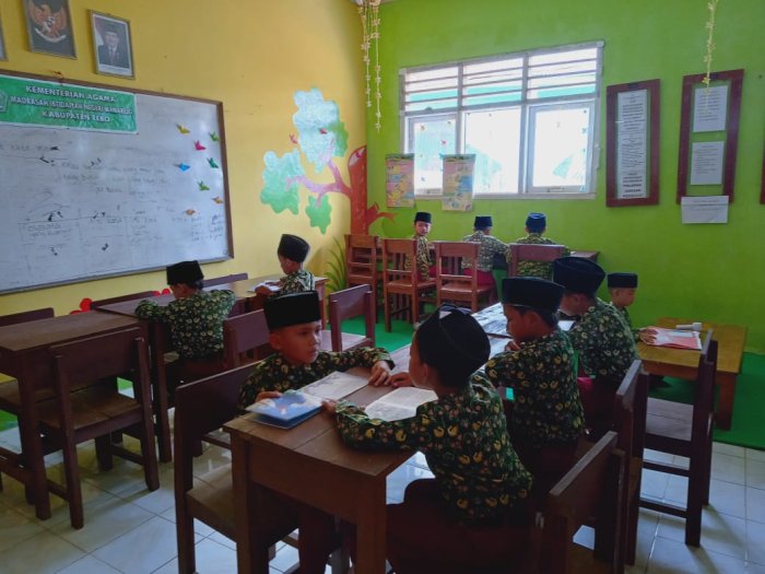 Siswa MIN 1 Tebo Cinta Ilmu Terapkan Kunjungan Pustaka Setiap Hari