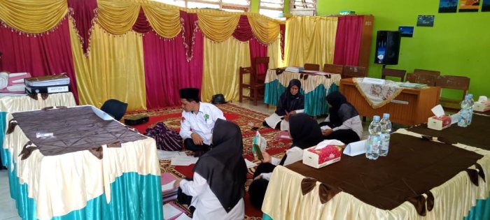 Keluarga Besar MIN 1 Tebo Adakan Penyusunan Berkas Dalam Sambut Kegiatan PKKM di Madrasah
