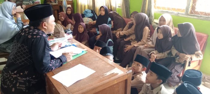 Siswa Kelas VI MIN 1 Tebo Hadir di Madrasah Gelar Pengambilan Rapor Bersama Wali Kelas Siswa Kelas VI MIN 1 Tebo Hadir di Madrasah Gelar Pengambilan Rapor Bersama Wali Kelas