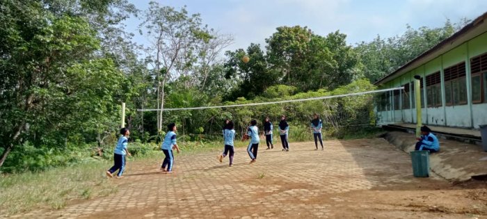 Siswa MIN 1 Tebo Asah Bakat Olahraga Saat Istirahat
