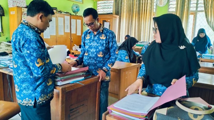 Keluarga Besar MIN 1 Tebo Kuatkan Kekompakan Persiapkan Kegiatan Penilaian Kinerja Kepala Madrasah (PKKM)