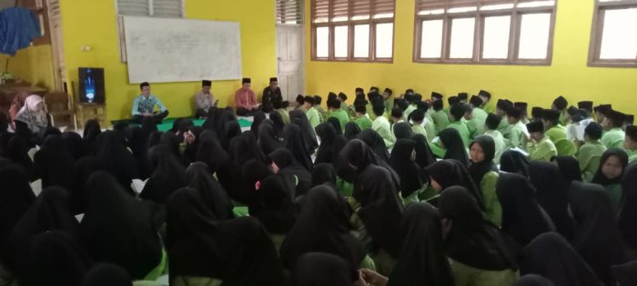 Keluarga MIN 1 Tebo  Gelar   Pembiasaan Membaca Yasin di Hari  Jumat
