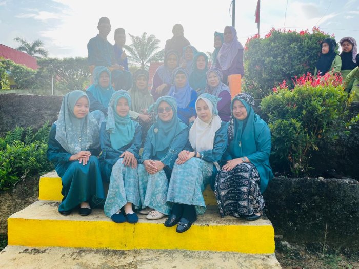 Keluarga Besar MIN 1 Tebo Kenakan Baju Melayu Pada Peringatan Hari Adat Melayu Jambi Tahun 2026