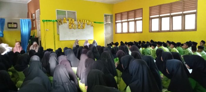 Keluarga Besar MIN 1 Tebo Gelar Pembiasaan Hafalan Surah-Surah Pendek di Lingkungan Madrasah Keluarga Besar MIN 1 Tebo Gelar Pembiasaan Hafalan Surah-Surah Pendek di Lingkungan Madrasah