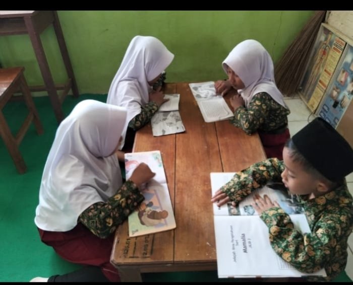 Siswa Kelas 1B MIN 1 Tebo Laksanakan Kunjungan Pustaka Tingkatkan Minat Bersama Wali Kelas Siswa Kelas 1B MIN 1 Tebo Laksanakan Kunjungan Pustaka Tingkatkan Minat Bersama Wali Kelas