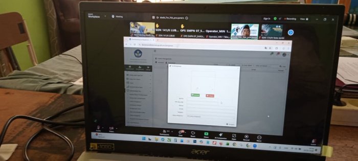 Operator MIN 1 Tebo Ikuti Kegiatan Sosialisasi Pendataan TKA Tahun 2026 Melalui Zoom Meeting Operator MIN 1 Tebo Ikuti Kegiatan Sosialisasi Pendataan TKA Tahun 2026 Melalui Zoom Meeting