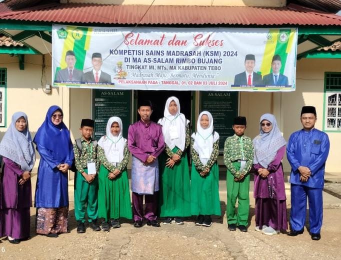 Kamad MIN 1 Tebo, Bakar Semangat dan Dampingi Siswa Ikut KSM Kamad MIN 1 Tebo, Bakar Semangat dan Dampingi Siswa Ikut KSM